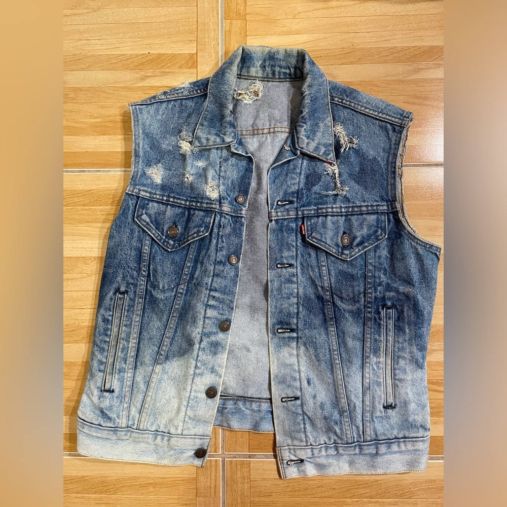 Levi’s Distressed Denim Jacket Vest Army American Flag